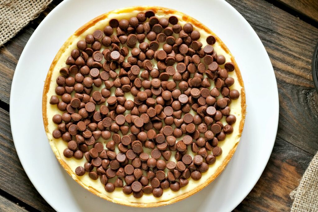 Chocolate Chip Cheesecake That’s Creamy, Dreamy & Totally Foolproof 🍫🍰