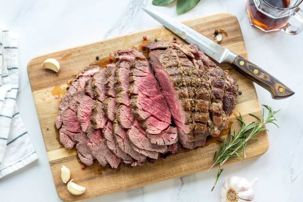 Grilled Flank Steak with Rosemary Marinade 🥩🔥 – Juicy, Flavor-Packed & Ready for Summer BBQs