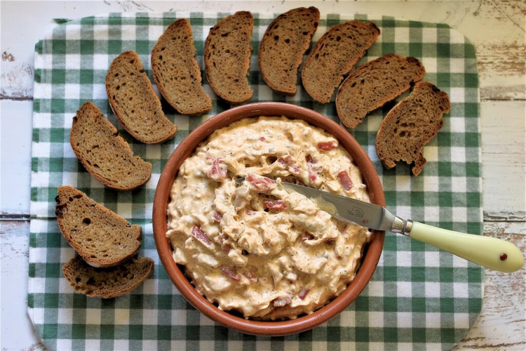 Easy Hot Reuben Dip Recipe – Cheesy, Meaty & Crowd-Pleasing